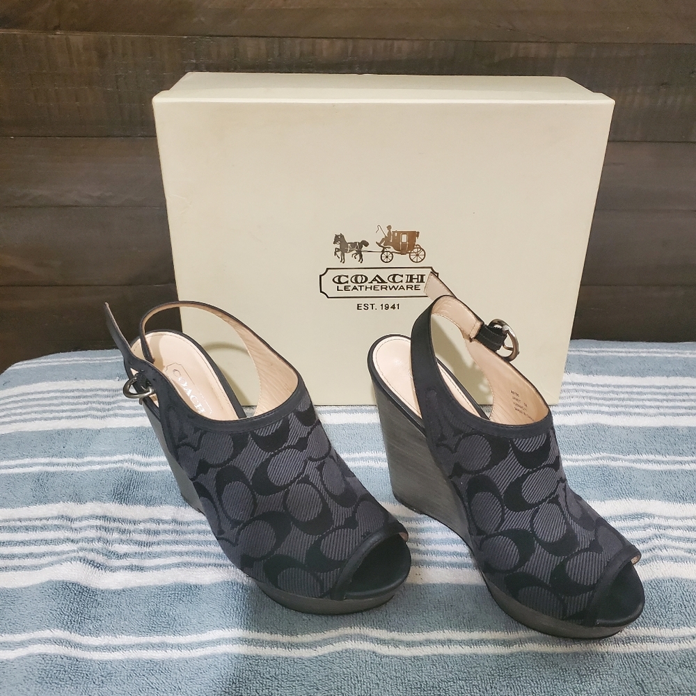 Coach Sandals size 5